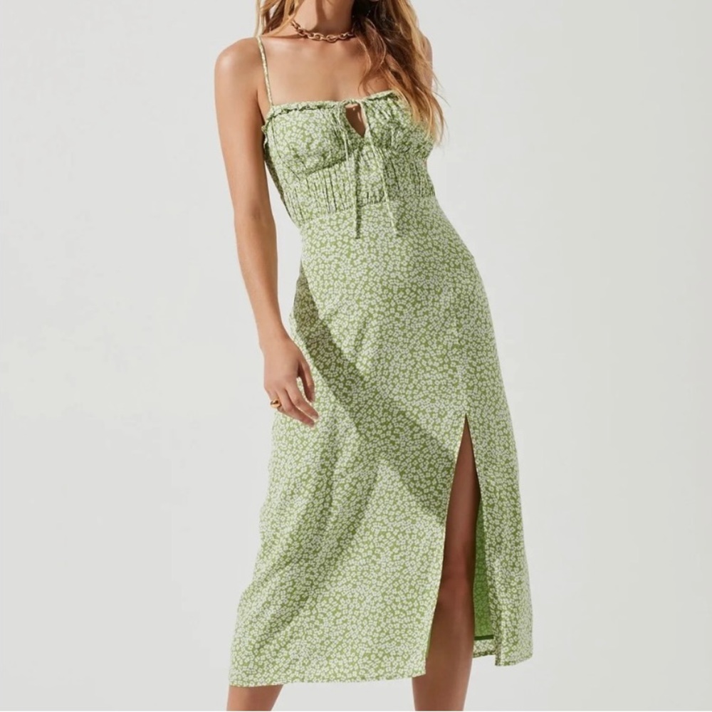 ASTR The Label: Avalee Ditsy Floral Cutout Midi Dress - Green, Size L